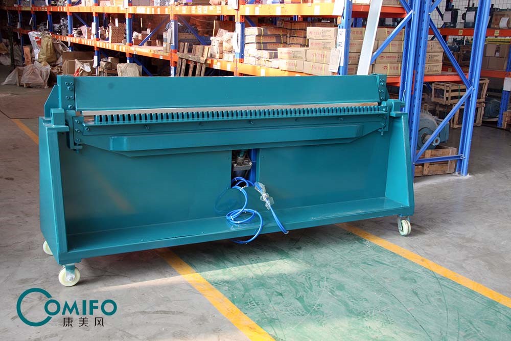 Duct forming machine